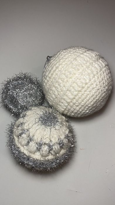 Новогодние игрушки шары вязанные