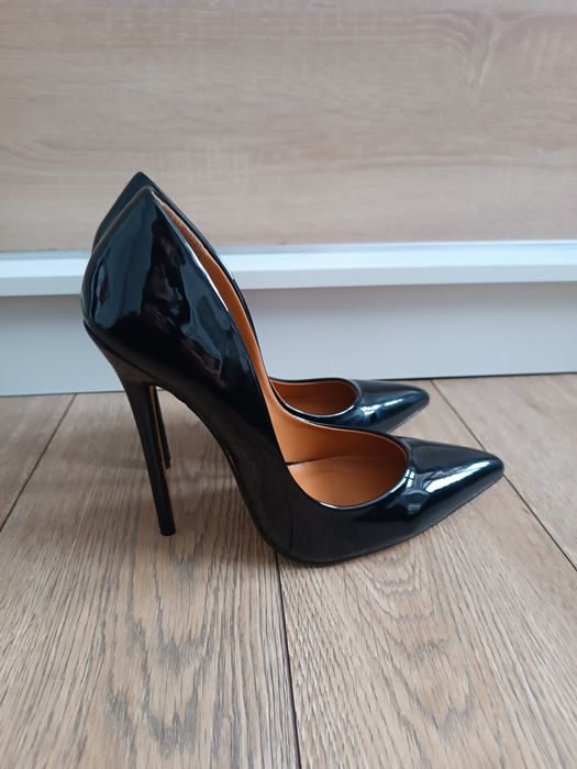 Czarne lakierowane szpilki