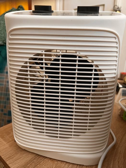 Електричний обігрівач з вентилятором