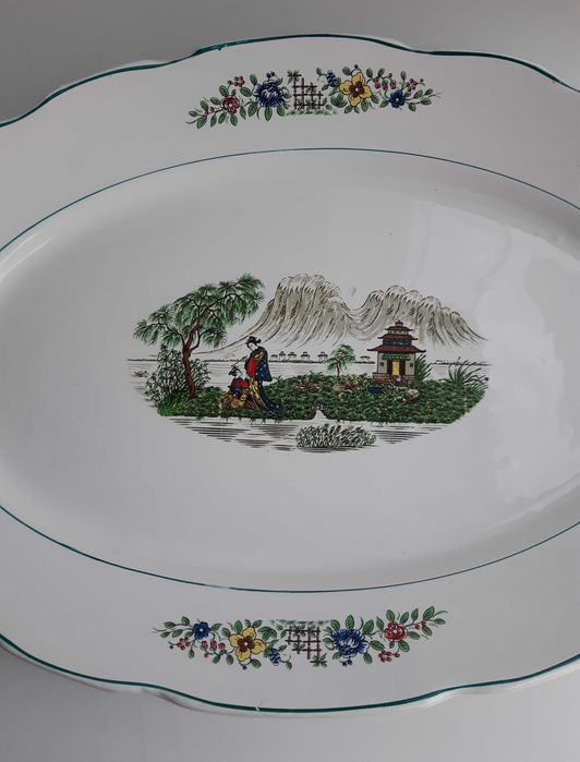 Travessa em faiança Portuguesa de grandes dimensões