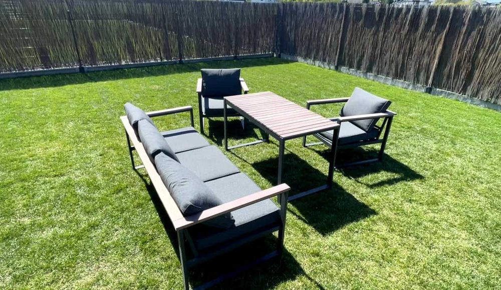 Zestaw mebli ogrodowych – sofa + 2 fotele + stół, stan dobry