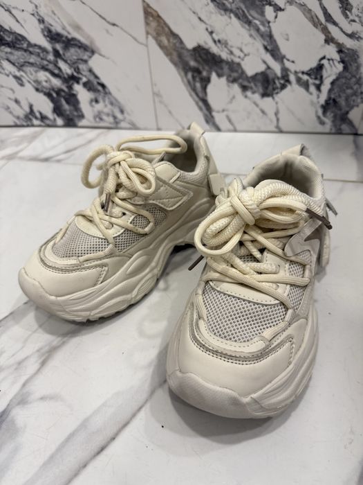 Кросівки на дівчинку