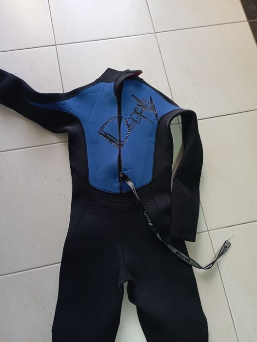 Fato surf 12 anos
Tamanho 12
Marca deeply
Preto e amarelo
Tenho outro