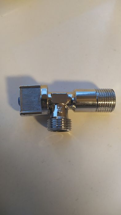 Кран угловий новий