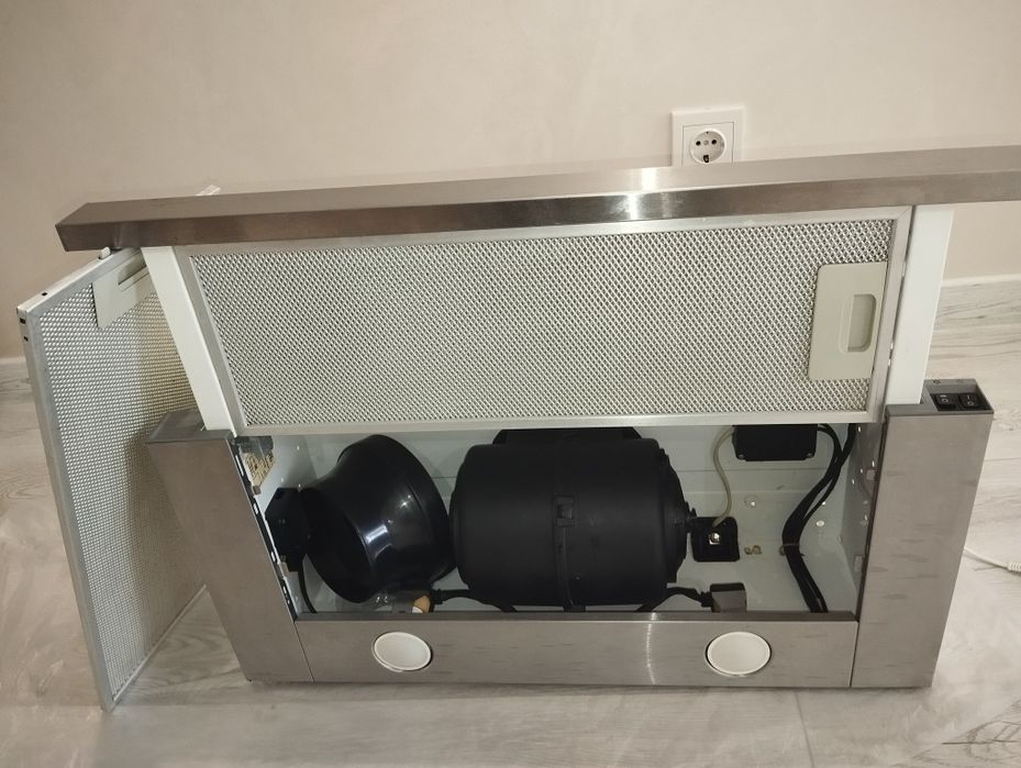 Продам витяжку на запчастини ELEYUS LOTUS 1000 60

Дяк