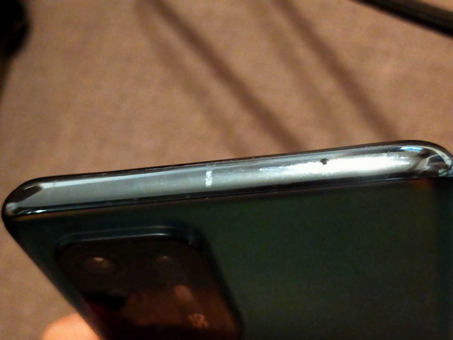 Oppo A94 5G, ecrã partido