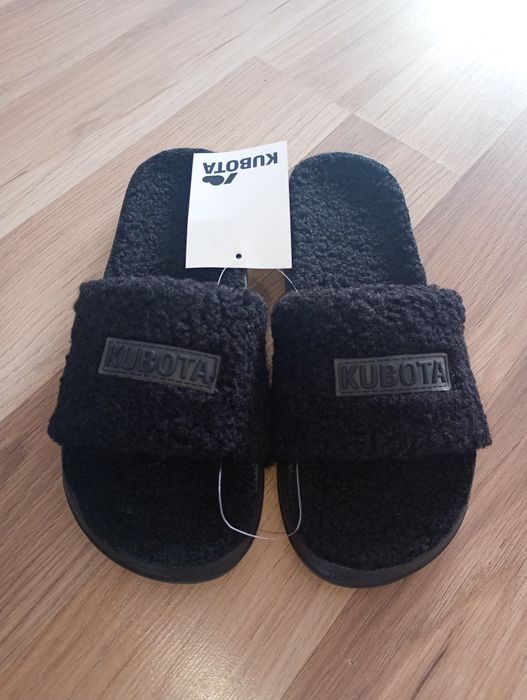 Czarne klapki Kubota