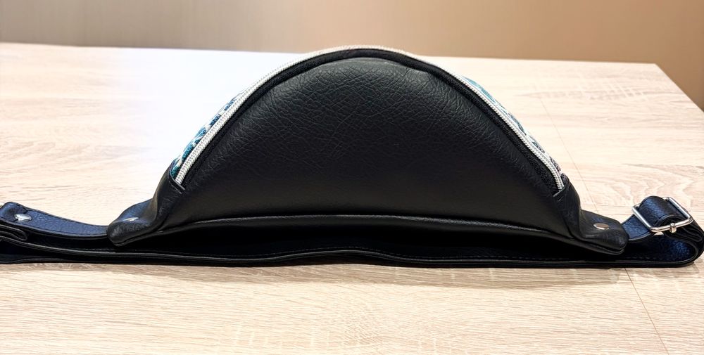 Nerka L – czarna eko skóra i chusta Woven Wings