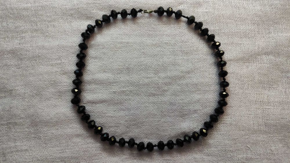 Кольцо , брошь,  бусы, браслеты