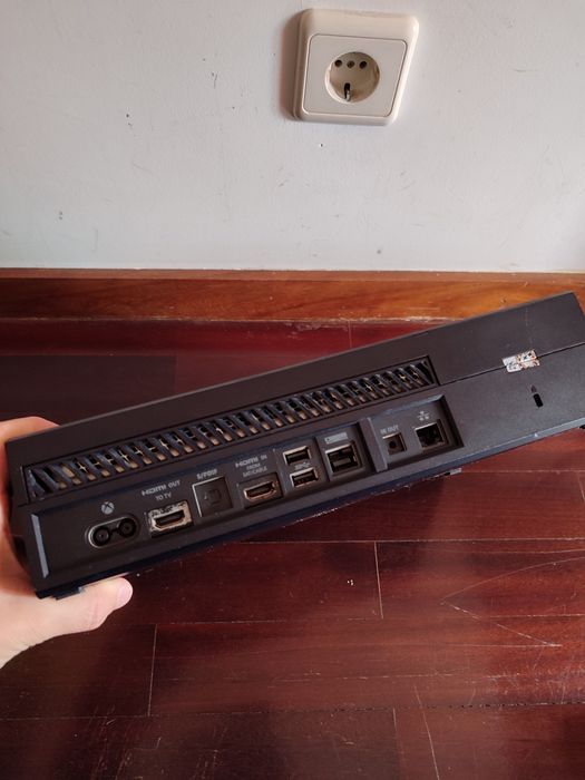 Xbox One com caixa