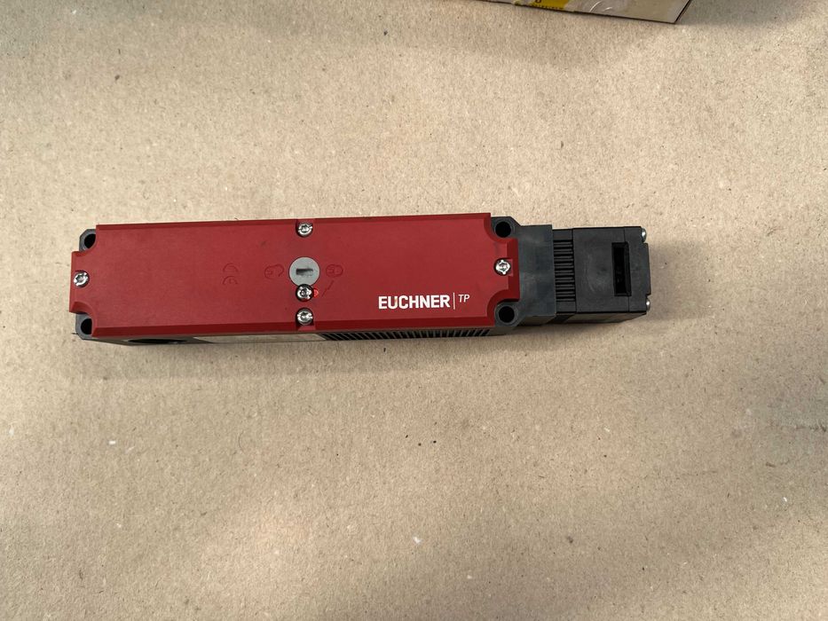 EUCHNER TP3-4141A024M 084270 Safety Switch 24V