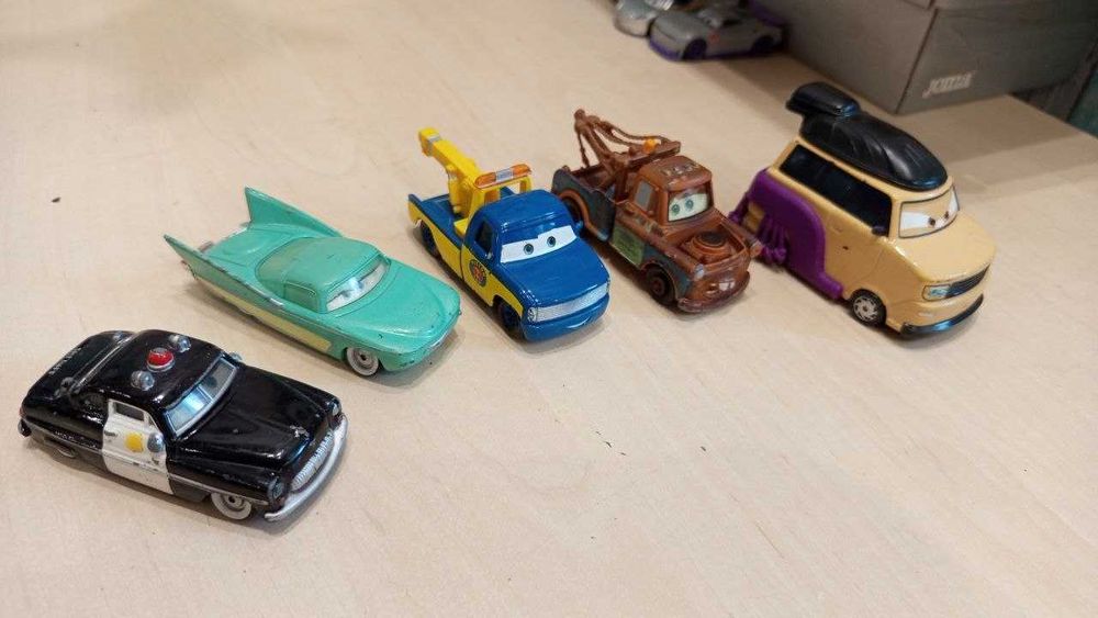 Розпродаж машинок колекції  Тачки Disney Pixar Cars