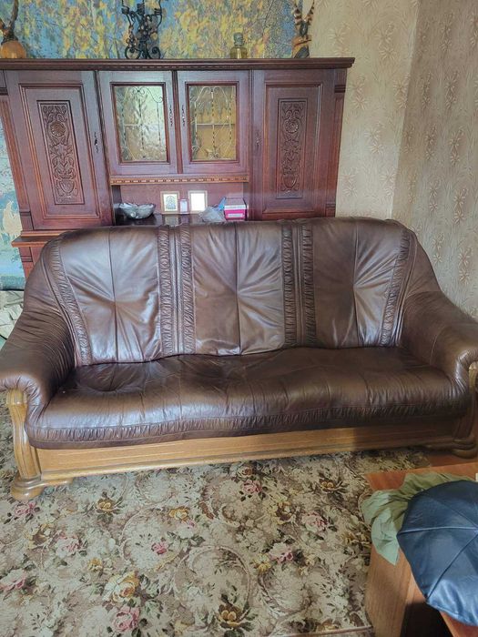 Продам кожаный диван
