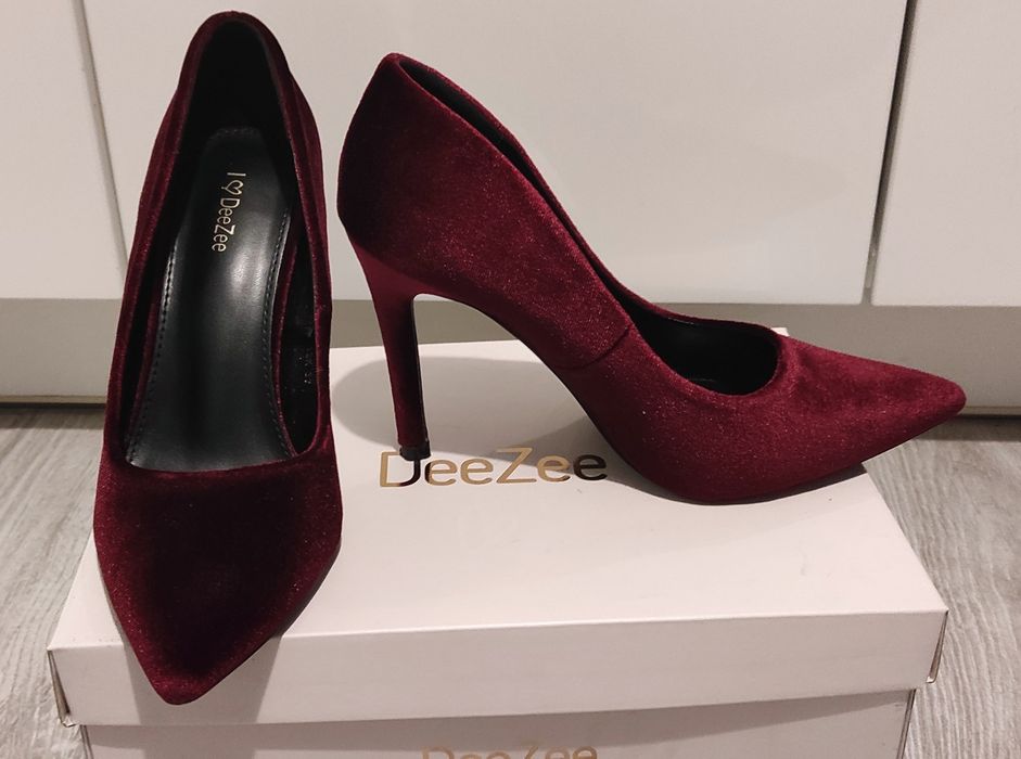Szpilki zamszowe DeeZee 37