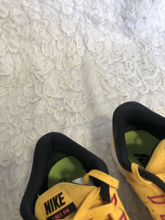 Buty Nike FREE RN rozmiar 37,5 23,5 cm żółte