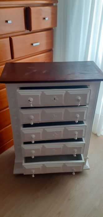 Vendo móvel de madeira pinho.