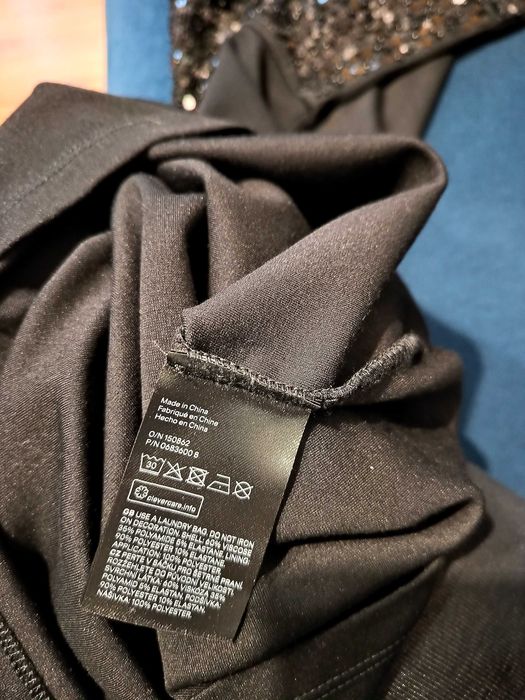 Czarna sukienka z cekinami H&M