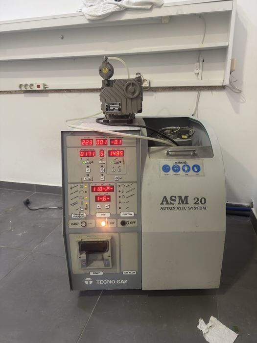 Fundidora a vacúo para laboratorio de prótese dentária