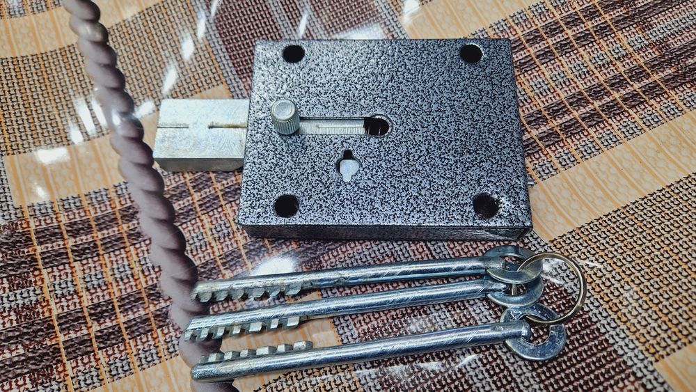 Реечный замок для металлических дверей!