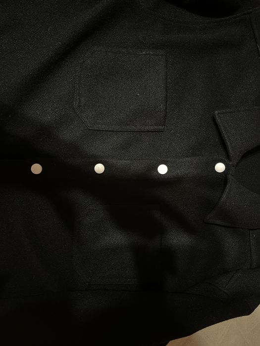 Жіночий чорний бомбер на кнопках