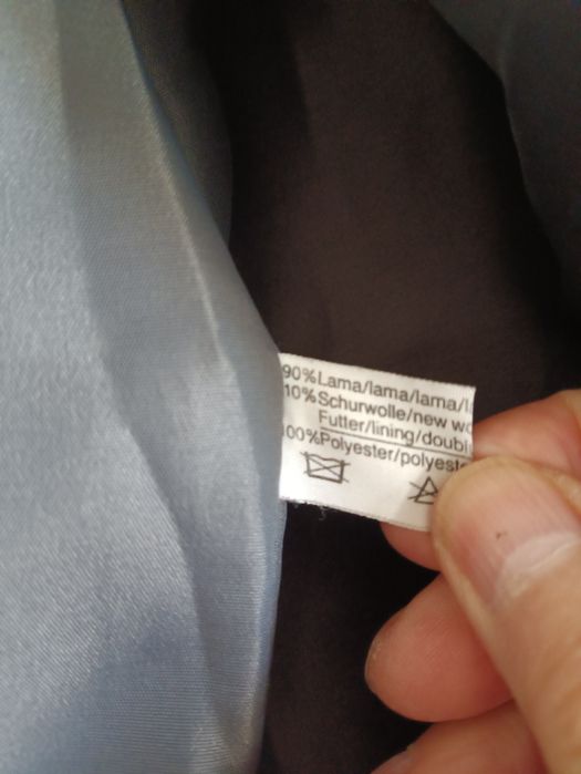 Nowy płaszcz damski z wełny lamy marki SANNWALD