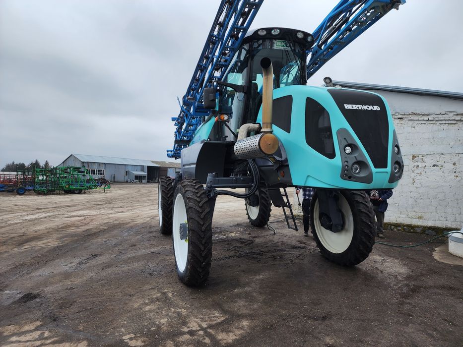 Надаю послуги оприскувача ! Внесення кас, ззр,!