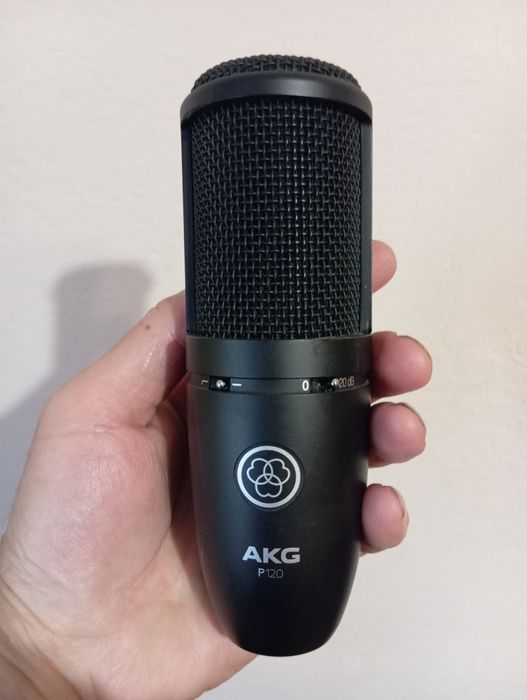 Студийный микрофон AKG P120+ паук.