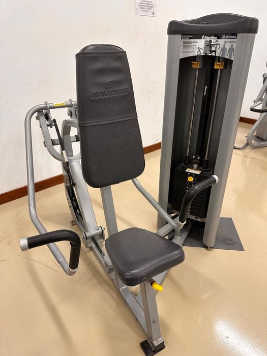 Chest Press Vertical Nautilus
