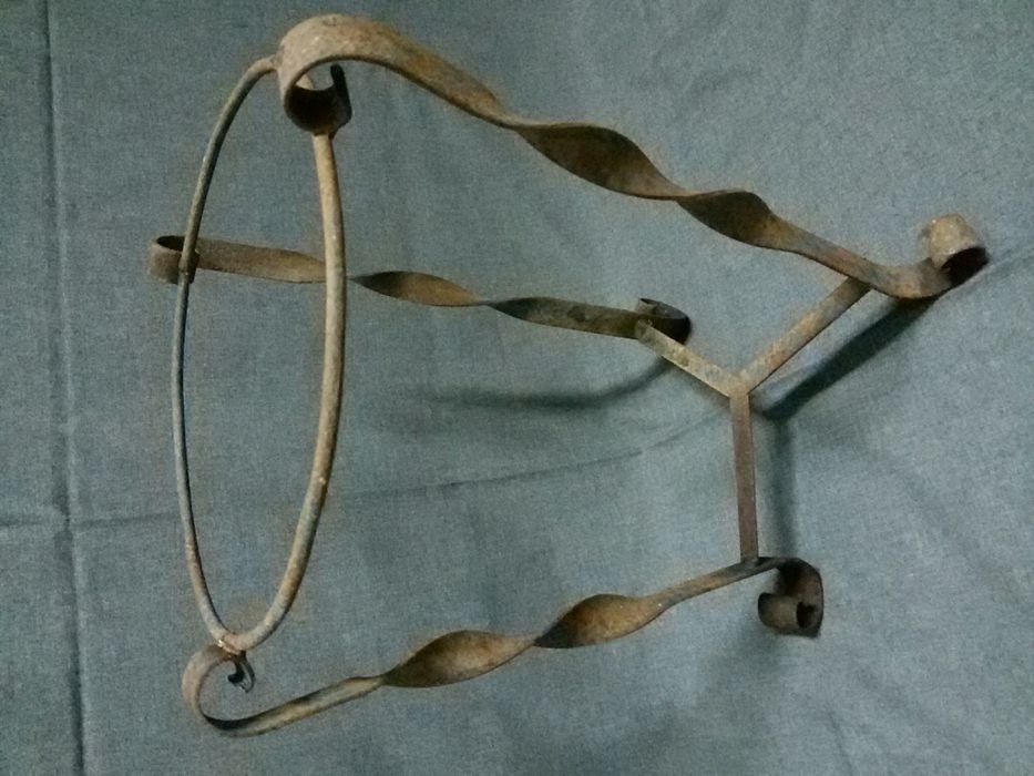Suportes para vasos em ferro (antigos)