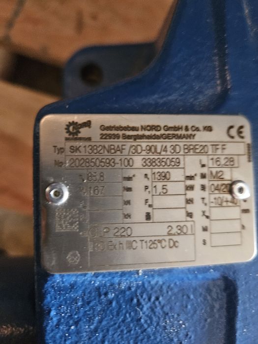 Przekładnia kątowa z silnikiem reduktor