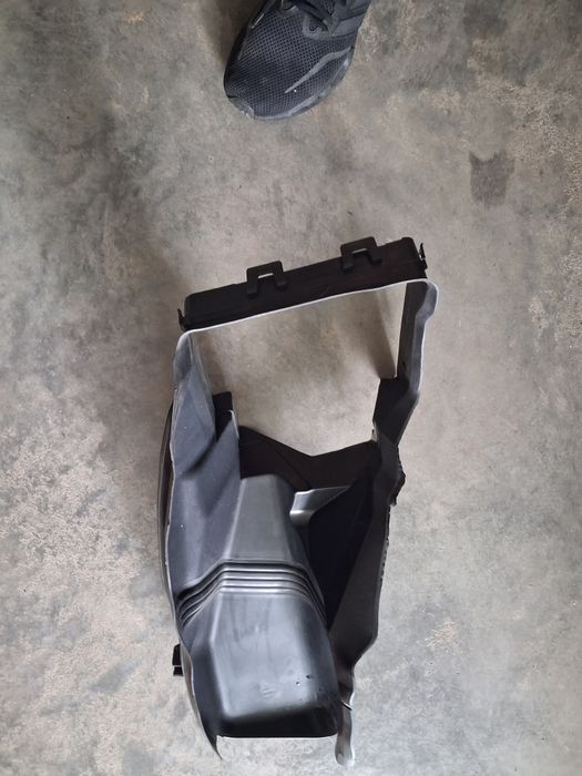 Peugeot 3008. 5008 oslona Wlot intercooler plastik łapacz