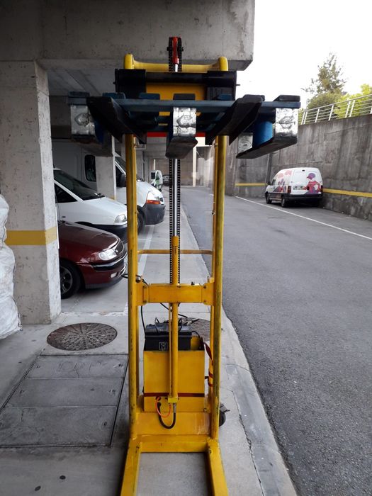 Porta Paletes_ Eletrico 12V Stacker