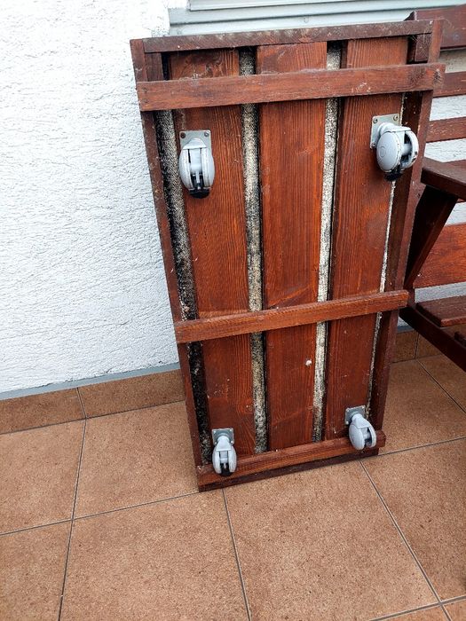 Drewniana donica na balkon, do ogrodu