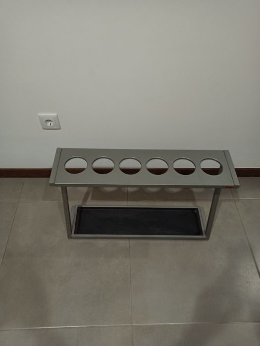 Suporte guarda-chuva. Preço negociável.