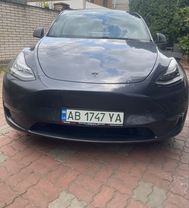 Автомобіль Tesla model y