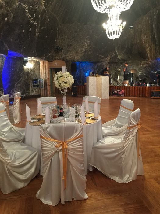 Białe pokrowce na krzesła, uniwersalne,