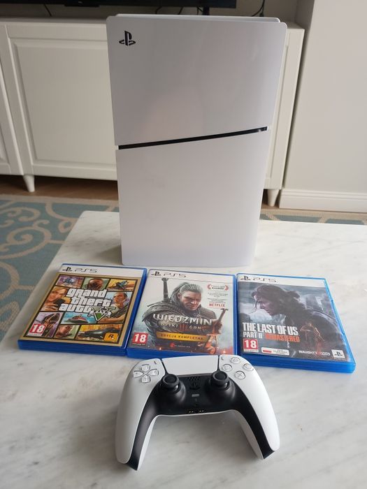 PlayStation 5 plus 3 gry