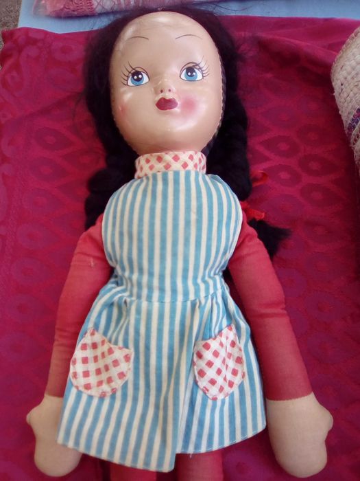 Boneca antiga  com pernas longas