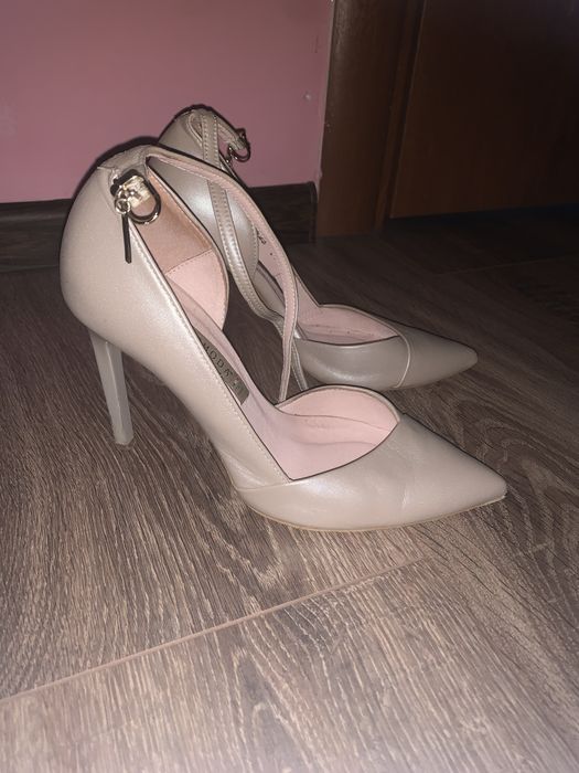 Елегантні жіночі туфлі