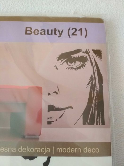 Naklejka na ścianę dekoracyjna Castorama Twarz Kobieta 71 x46 cm