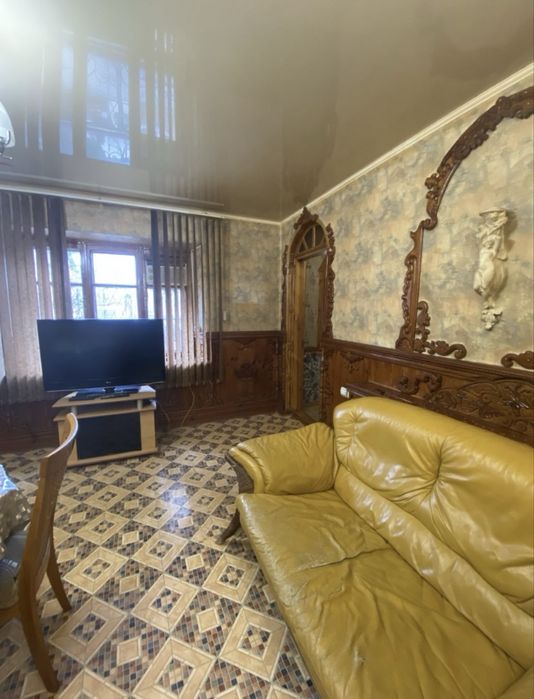 Продаю  4к будинок в Центрі