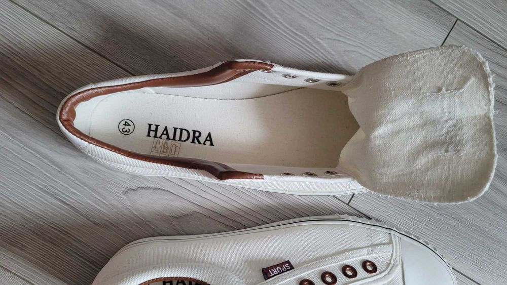 Białe męskie trampki