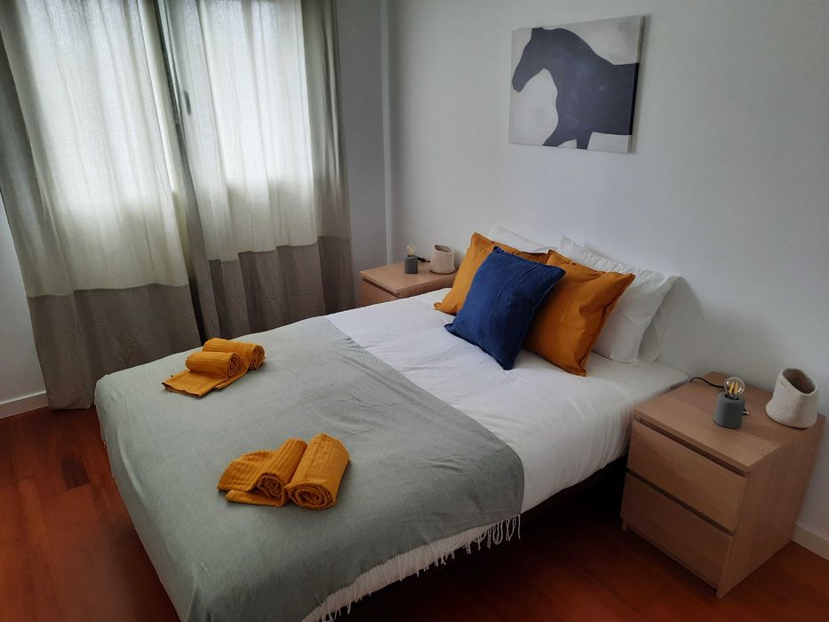 Vendo cama e colchão