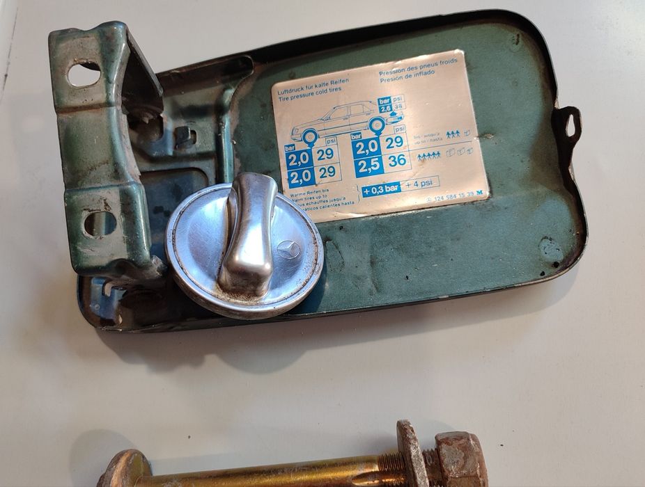 Запчастини до 124 Мерседеса: Печка, Патрубки, Рулевий вал