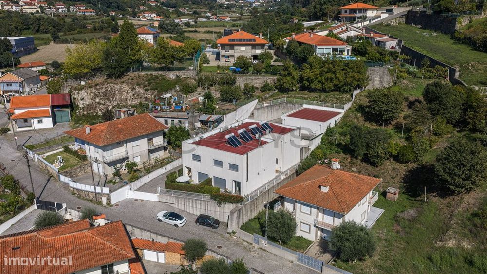 Apartamento T3 com garagem e jardim privativo