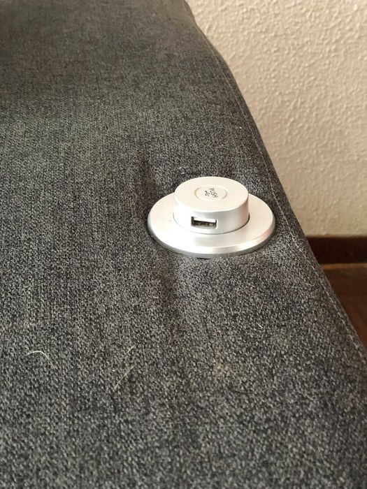 Sofá-cama Moderno Premium – C/ Entrada USB, Arrumação e 2 Puffs