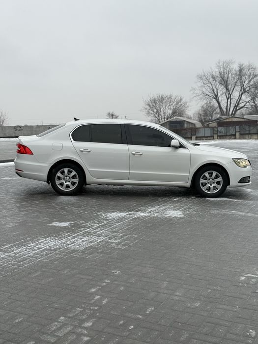 В продаже Skoda Superb 2013 года