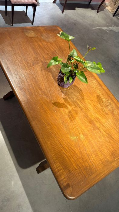 Mesa retangular de madeira