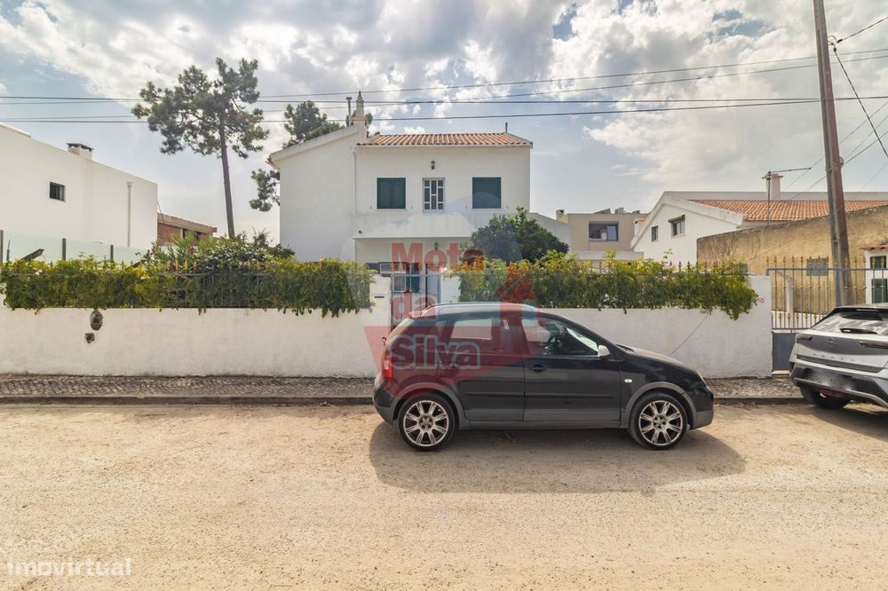 Excelente moradia na Aroeira  Charneca da Caparica