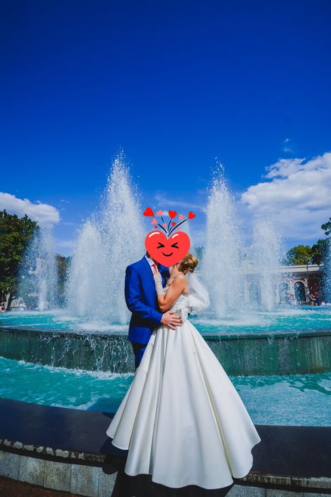 Свадебный костюм и платье